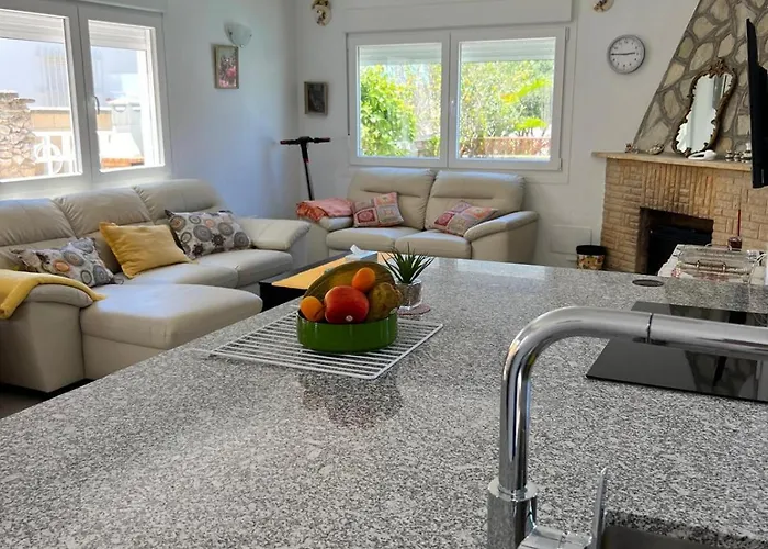 Leon Вілла Коніль-де-ла-Фронтера